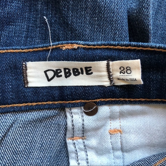 ELIZABETH & JAMES "DEBBIE" STRAIGHT LEG JEANS - Picture 15 of 15